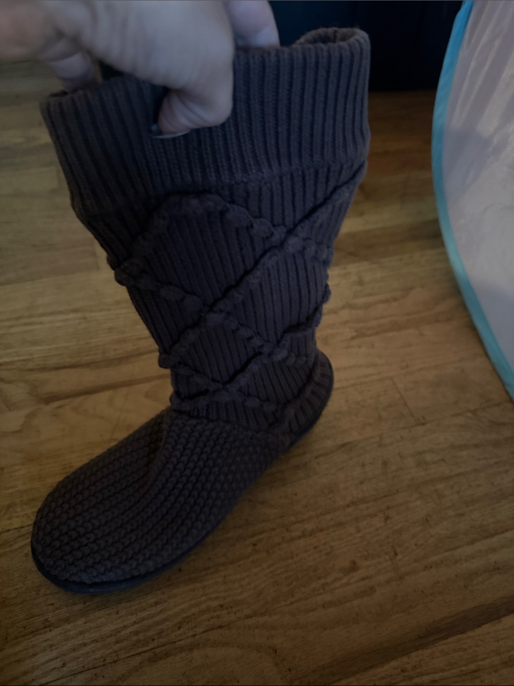 Ugg / Knit Cable Boot Slipper - Brown

Sz. 8